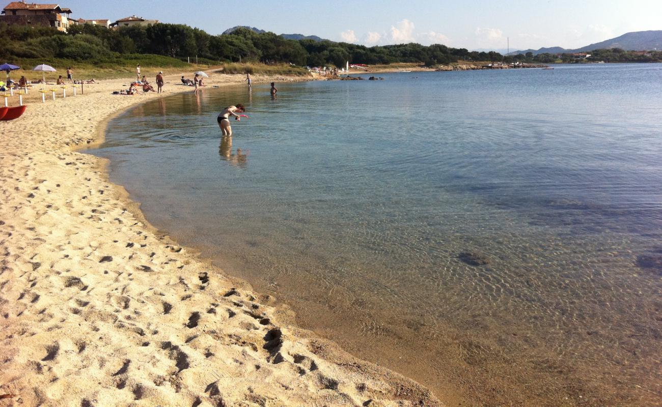 Photo of Spiaggia de Su Nuragheddu with bright sand surface