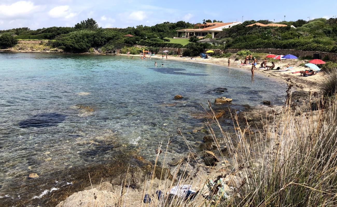 Photo of Spiaggia di Shirley Bassey with light sand &  pebble surface