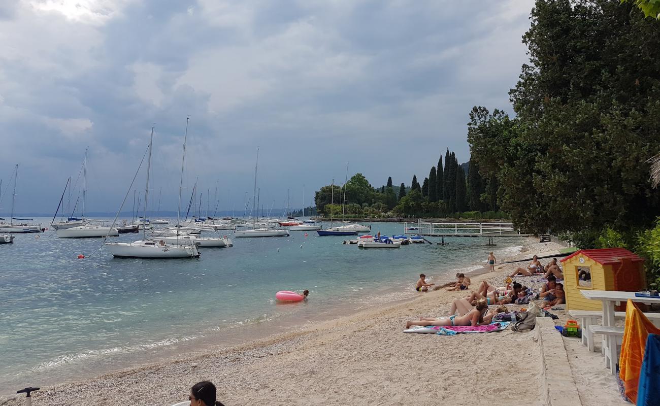 Photo of Garda beach with gray fine pebble surface