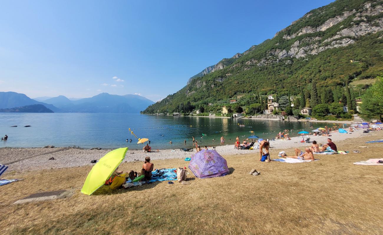 Photo of Lierna Beach with gray pebble surface