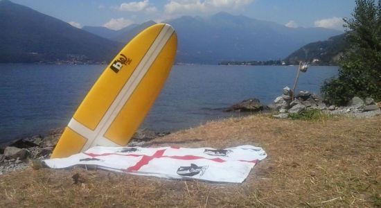 Spiaggia roccette Colmegna