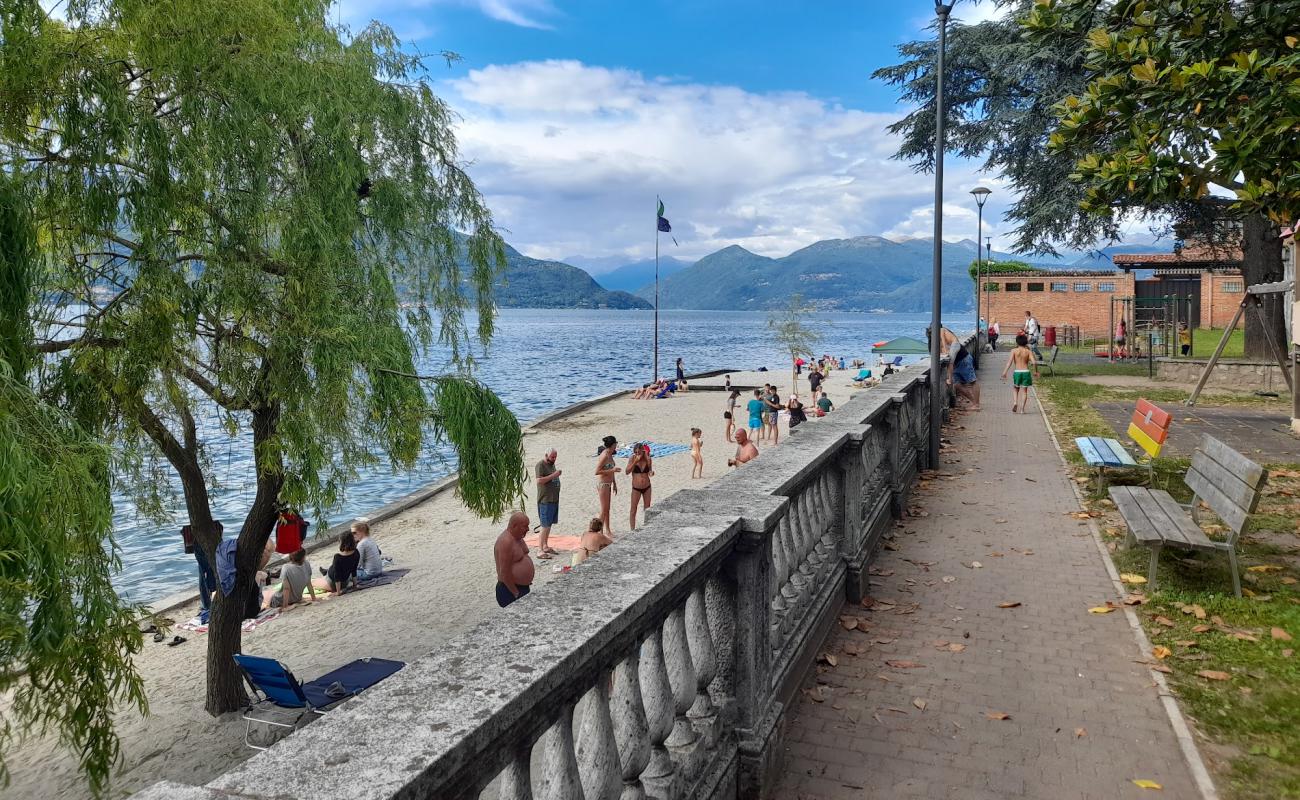 Photo of Spiaggia di Porto Valtravaglia with gray pebble surface