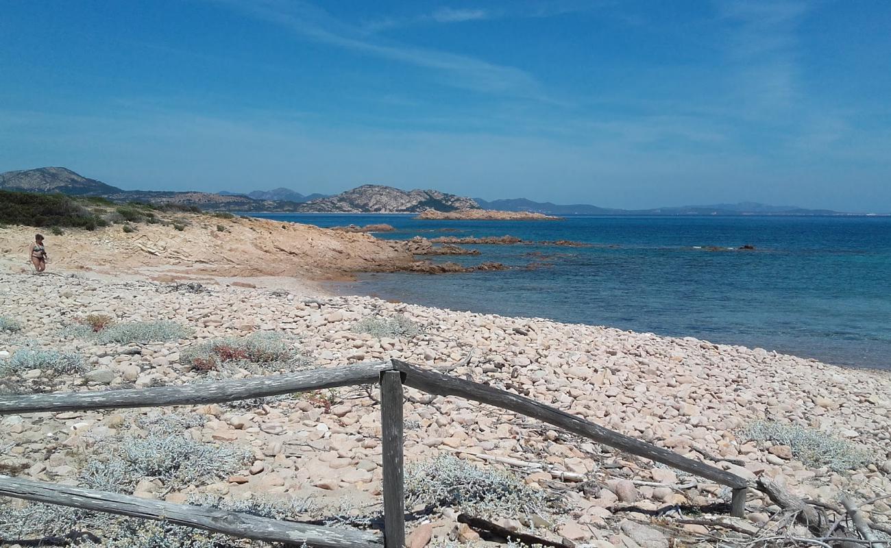 Photo of Spiaggia dell'isola dei Topi with rocks cover surface