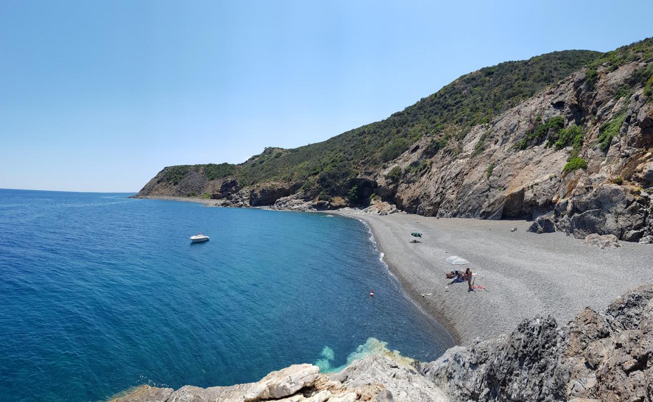 Photo of Spiaggia del Ginepro with gray fine pebble surface