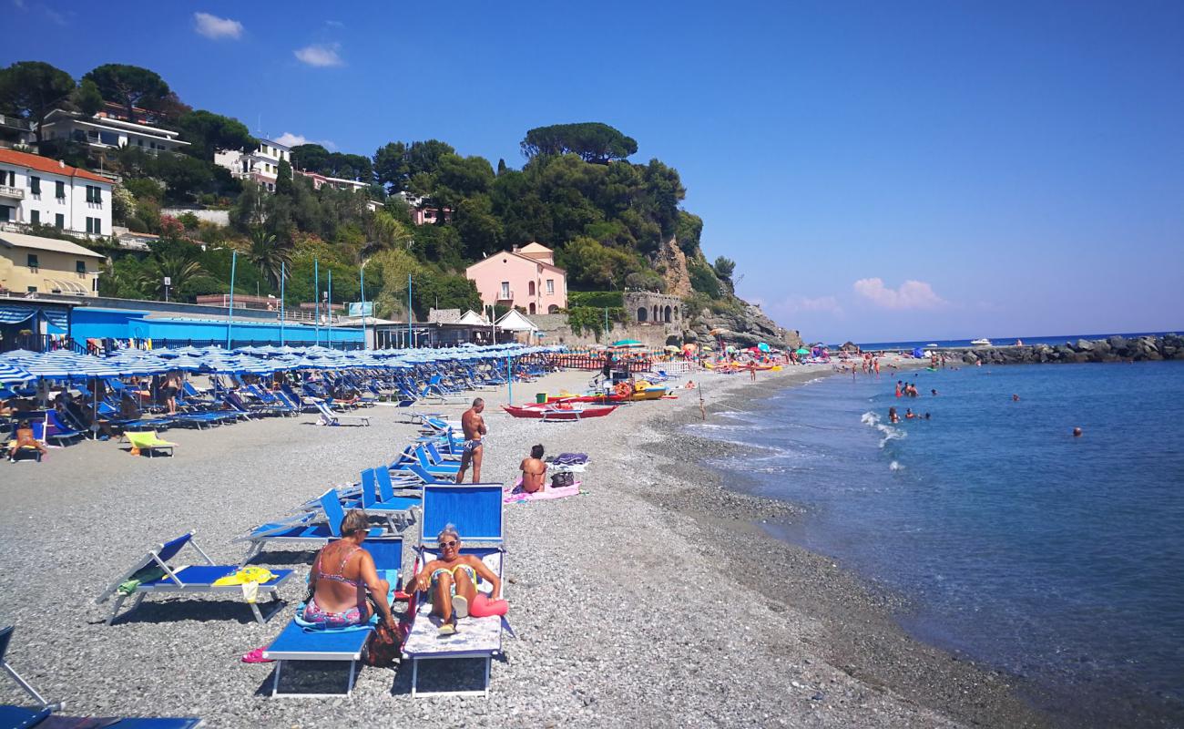 Photo of L'Ultima Spiaggia with gray sand &  pebble surface