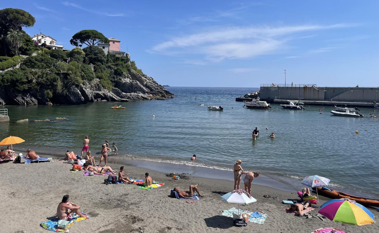 Photo of La Spiaggia del Porticciolo di Nervi with bright sand surface