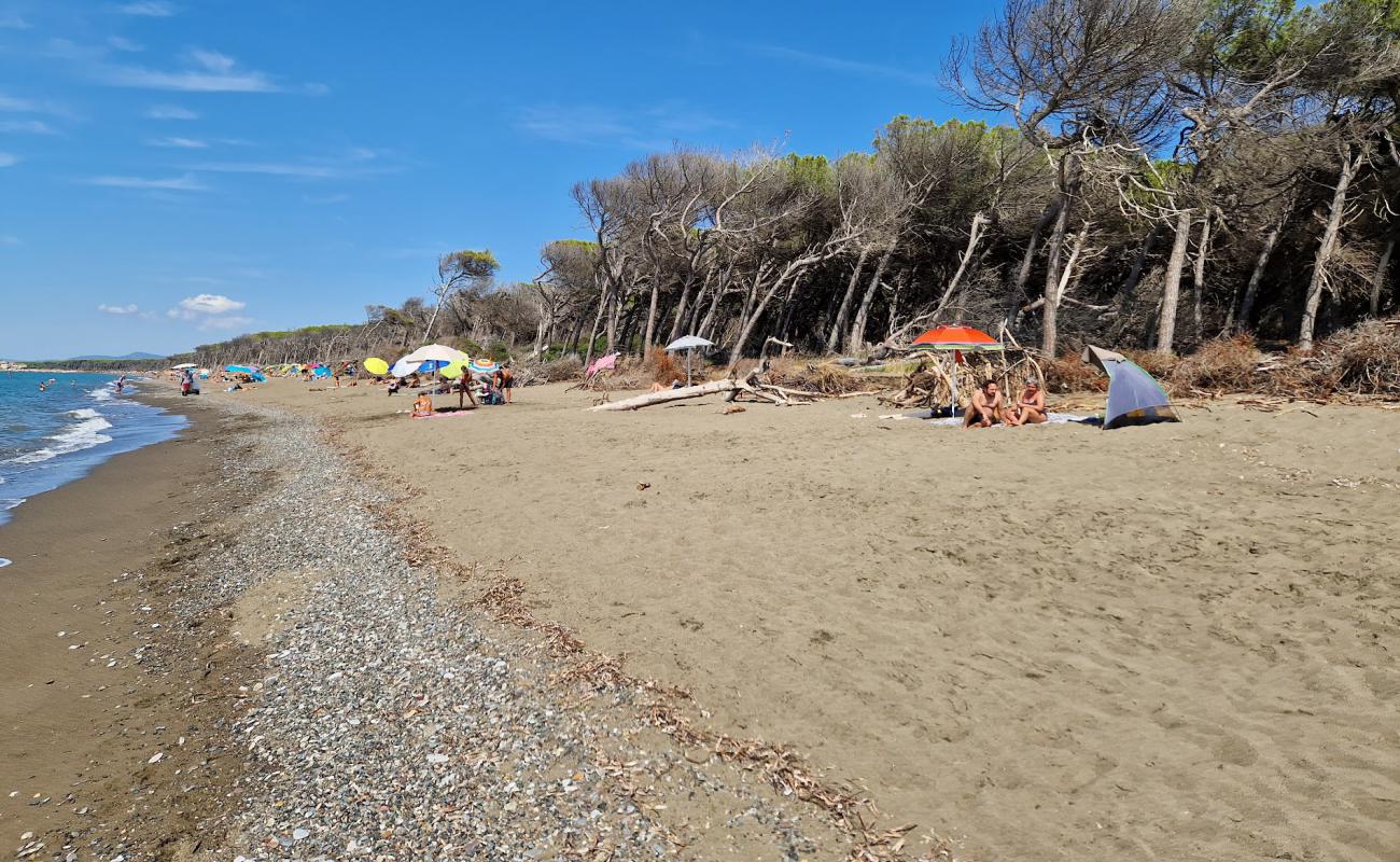 Photo of Bau Beach Le Gorette with bright sand surface