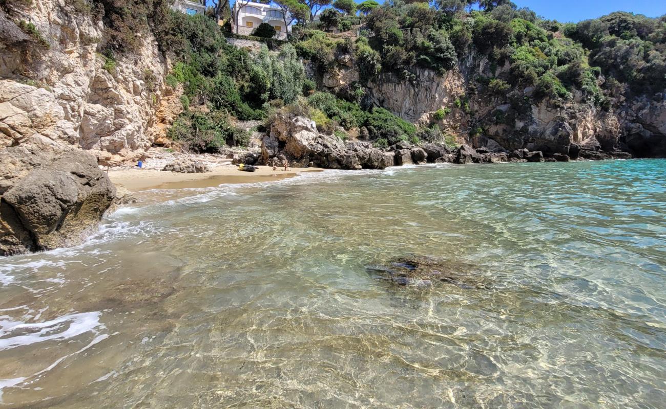 Photo of Cala dei 40 Remi with bright sand surface