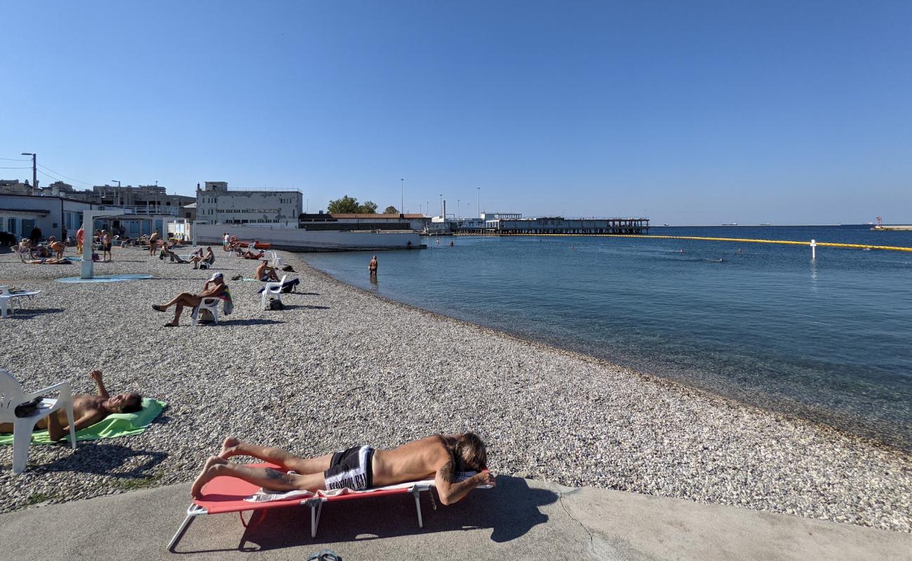 Photo of Bagno Marino La Lanterna with gray fine pebble surface