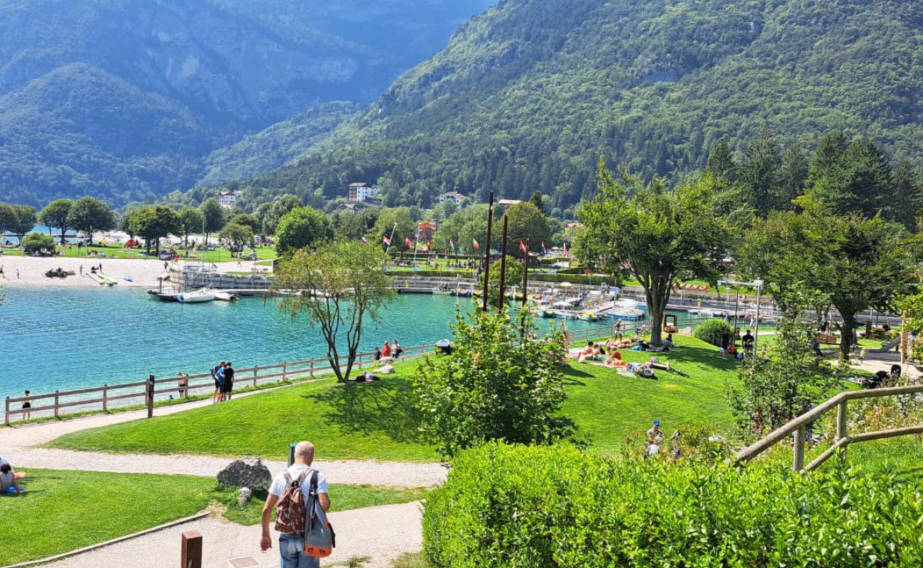 Photo of Spiaggia Lago Di Molveno with gray fine pebble surface