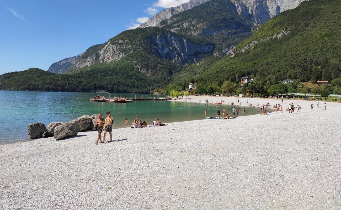 Photo of Spiaggia Piscine di Molveno with gray fine pebble surface