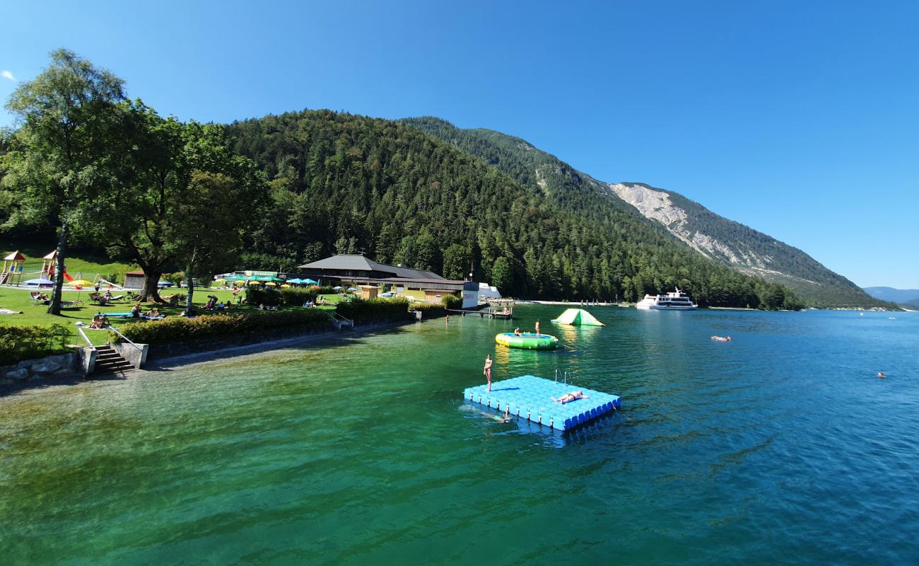 Photo of Pertisau Beach with gray pebble surface