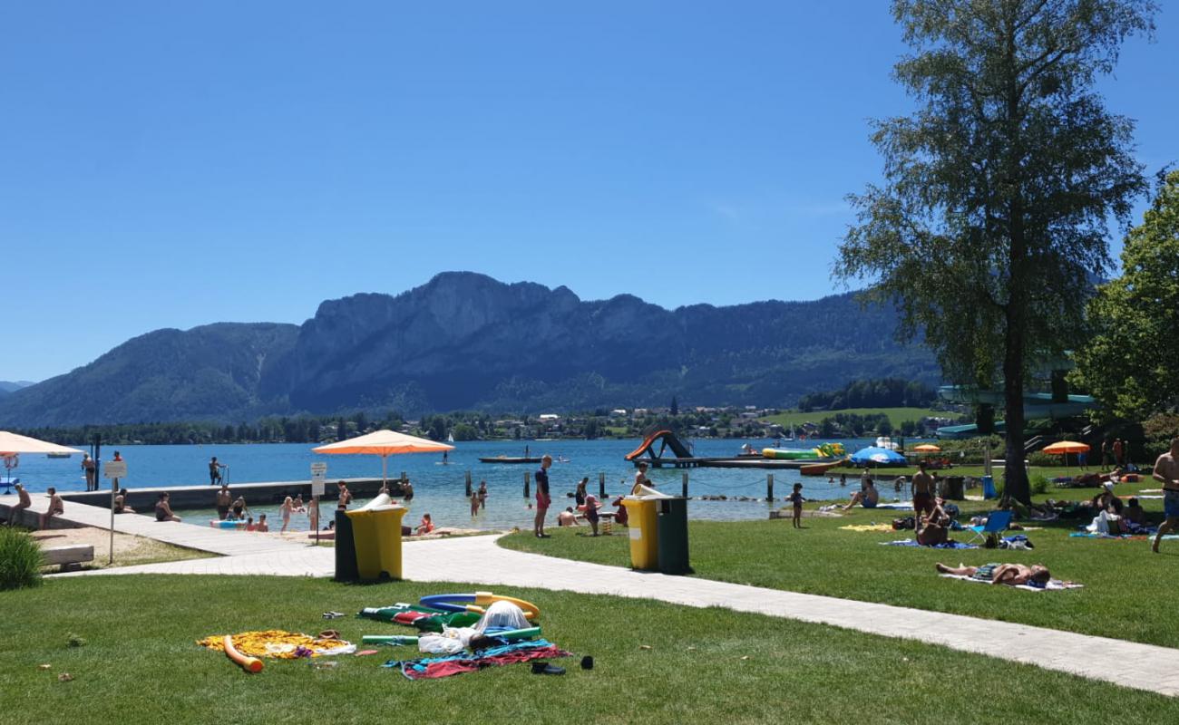 Photo of Alpenseebad Mondsee beach with bright sand surface