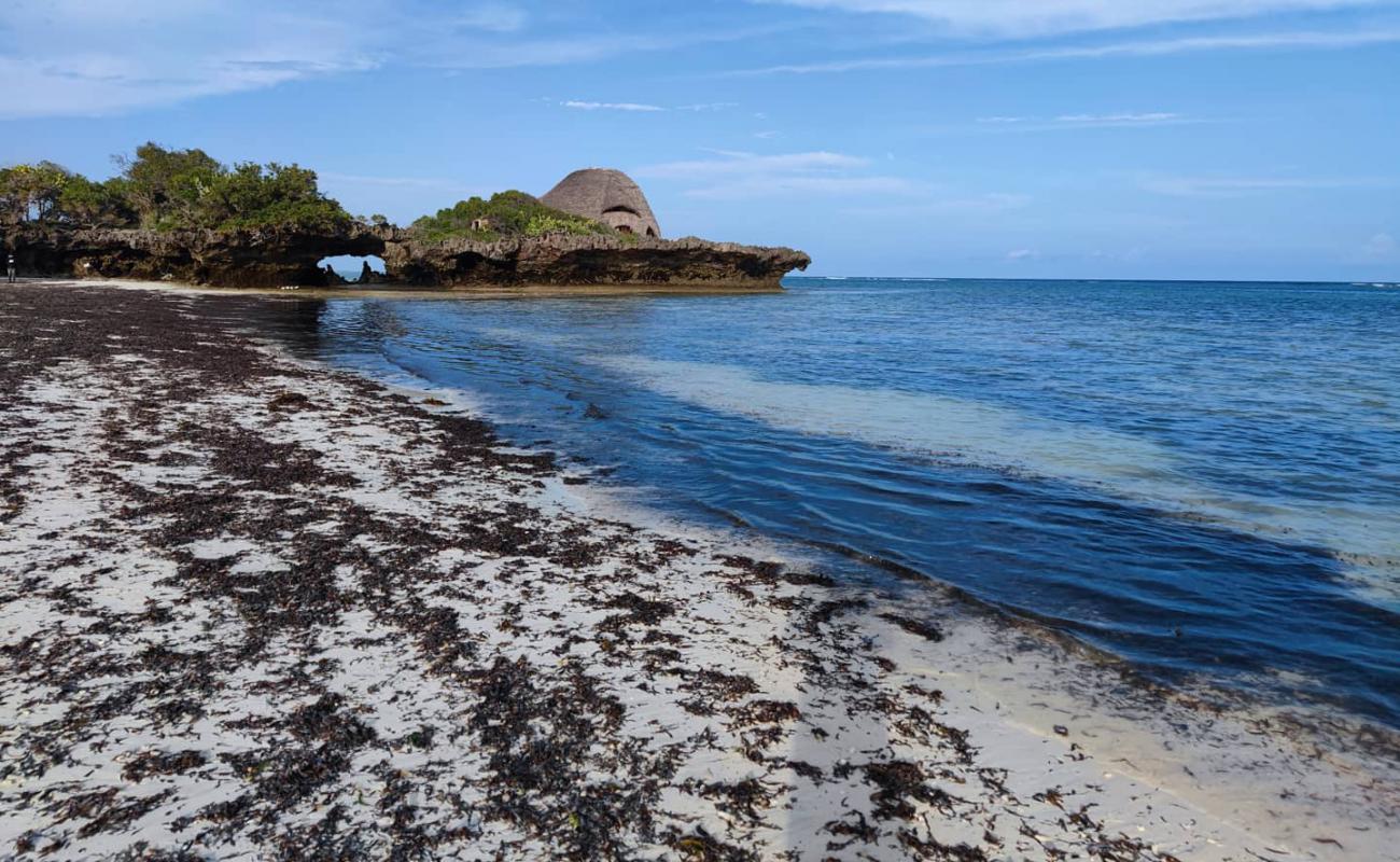 Photo of Chale Beach with bright sand surface