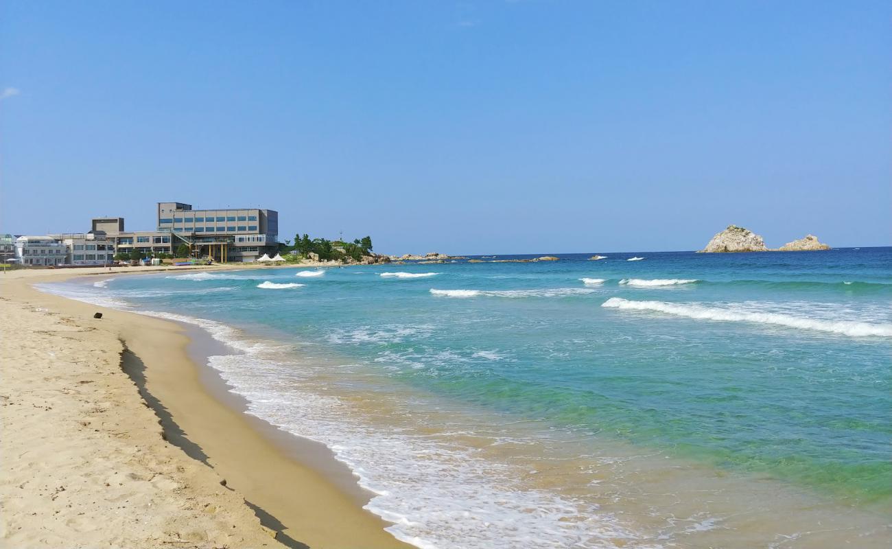 Photo of Jajakdo Beach with bright sand surface