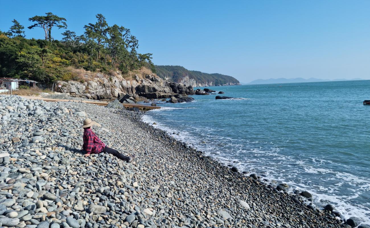 Photo of Jeongdori Gugyedeung Beach with gray pebble surface