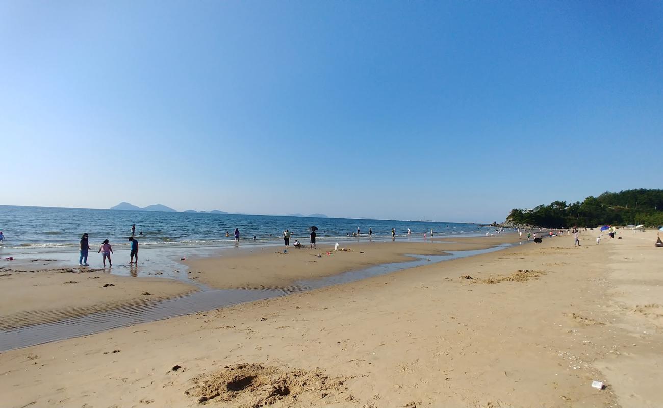 Photo of Byeonsan Beach with bright sand surface