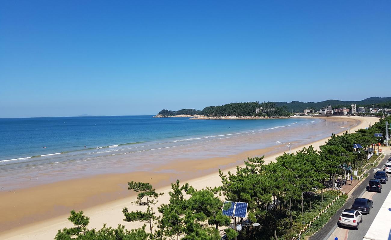 Photo of Mallipo Beach with bright sand surface