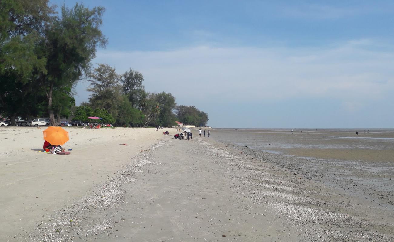 Photo of Morib Beach with bright sand surface