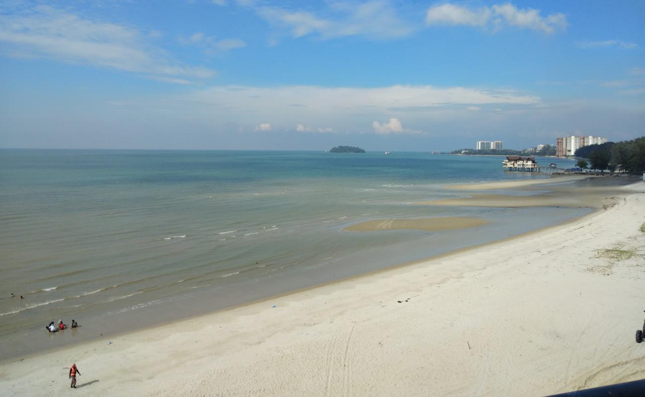 Photo of Sunshine bay resort beach with bright sand surface