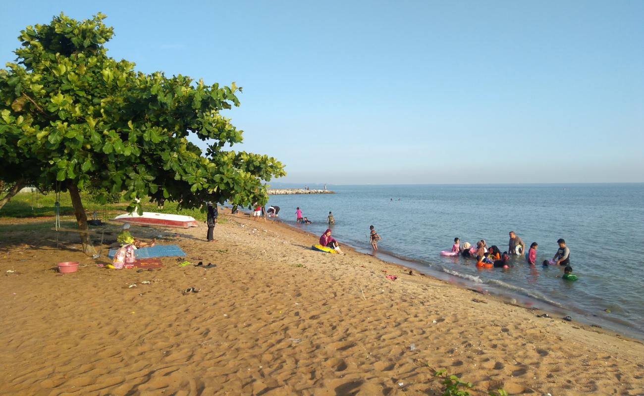 Photo of Kuala Sungai Baru Beach with bright sand surface