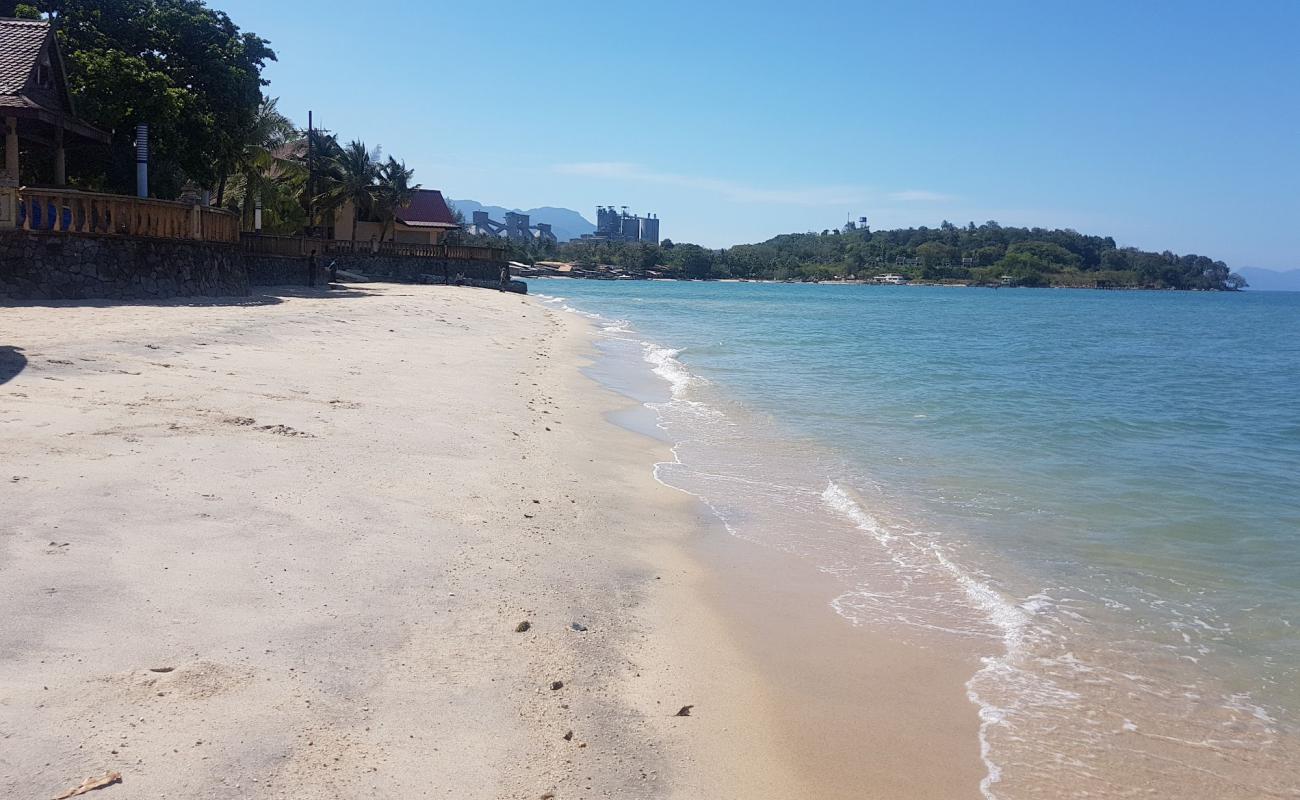 Photo of Teluk Yu Beach with bright sand surface