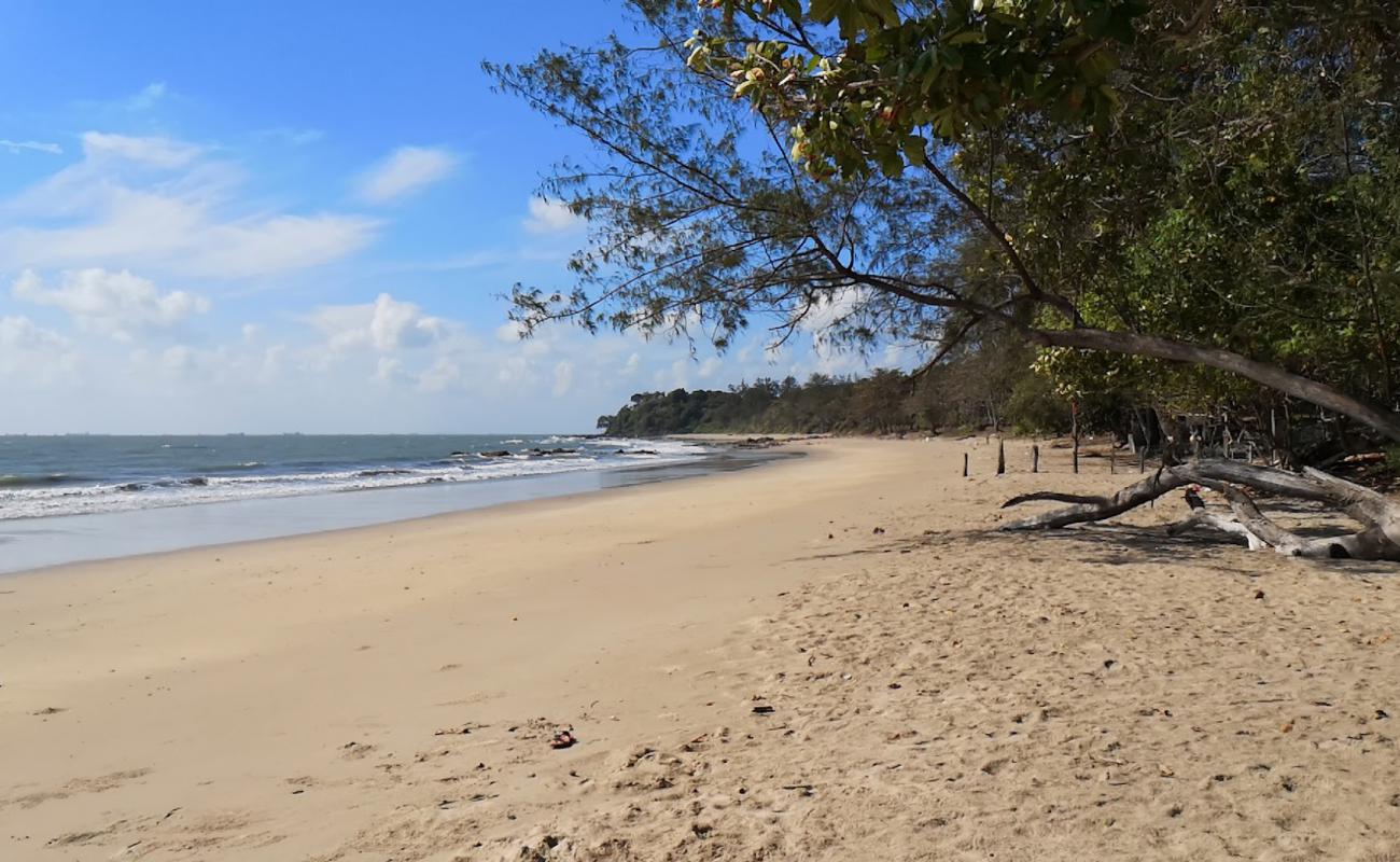 Photo of Batu Layar Beach with bright sand surface