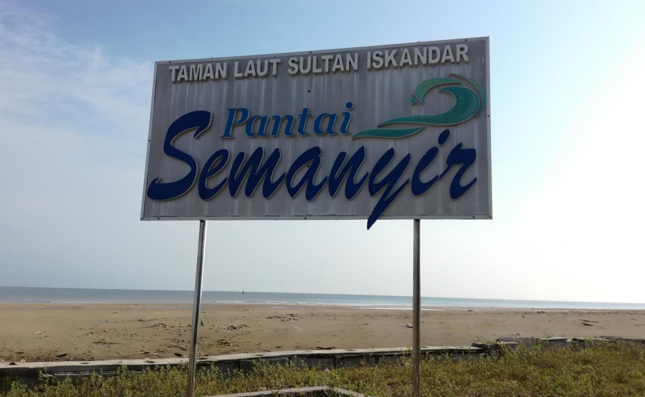 Photo of Semanyir Beach with gray sand surface