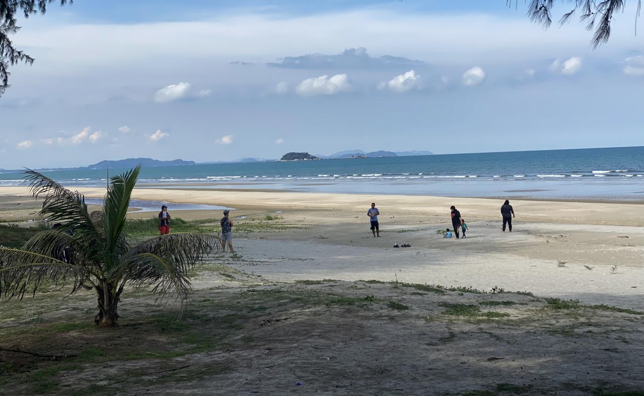 Photo of Gebeng Kampung Beach with gray sand surface