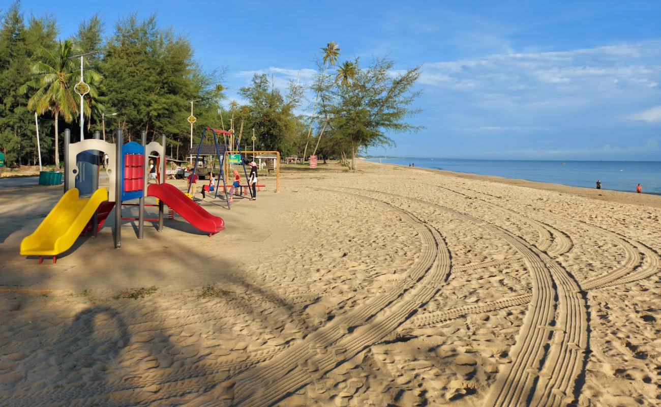 Photo of Bisikan Bayu Beach with bright sand surface