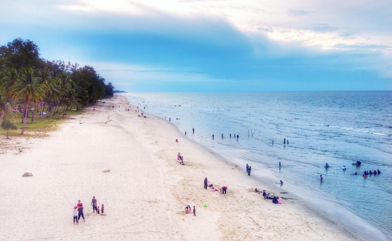 Photo of Melawi Beach with bright sand surface