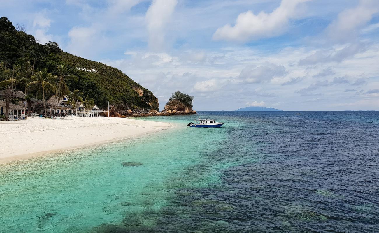 Photo of Rawa Island Resort with white sand surface