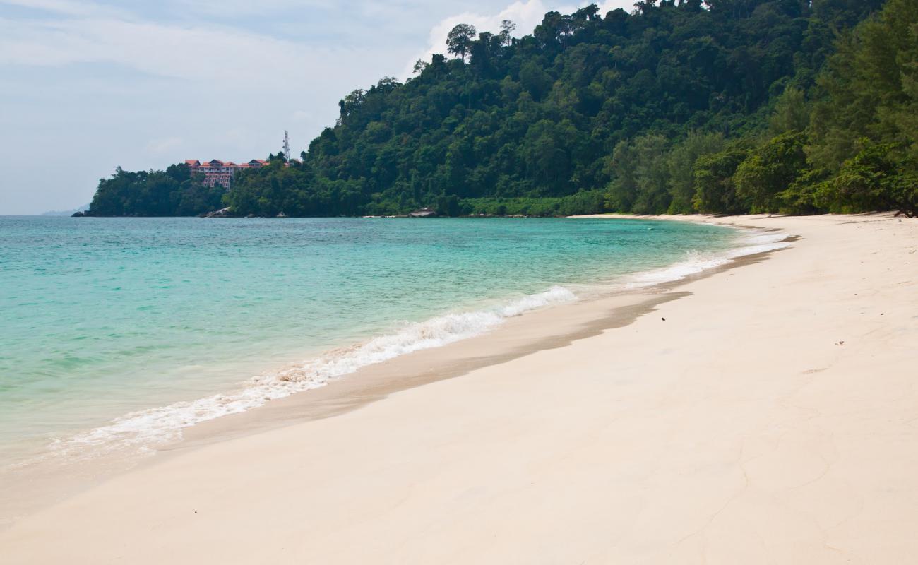 Photo of Pulau Tumuk Beach with gray sand surface