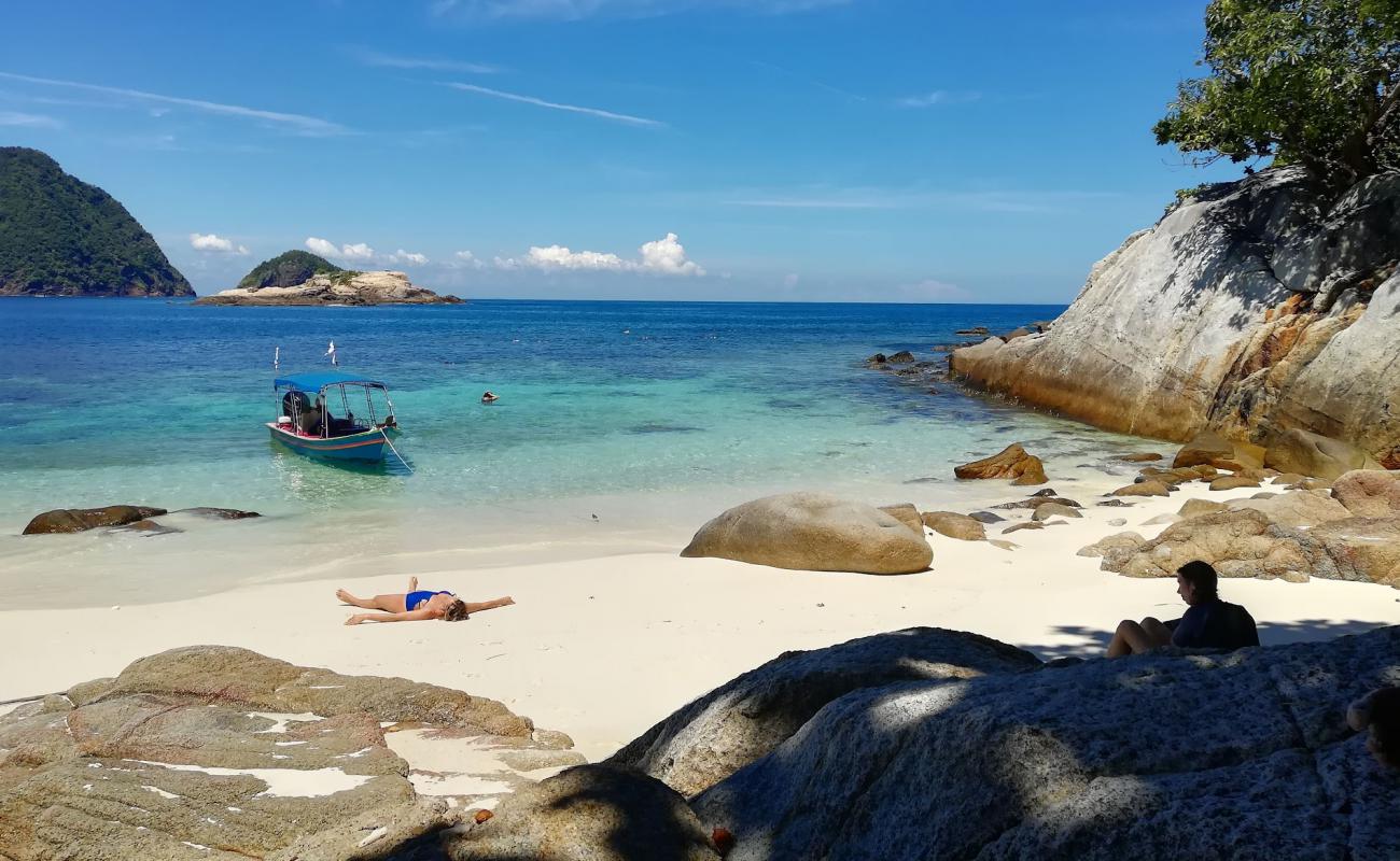 Photo of Rawa Island Beach with white fine sand surface