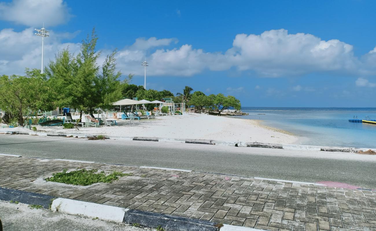 Photo of Feydhoo Rashikeda Athiri Beach with white sand & pebble surface