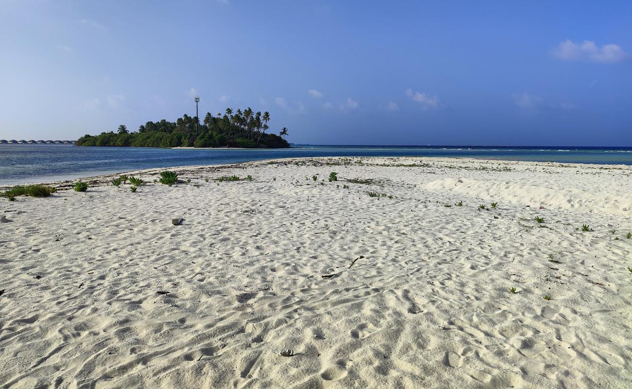 Photo of Maamendhoo Beach with bright sand surface