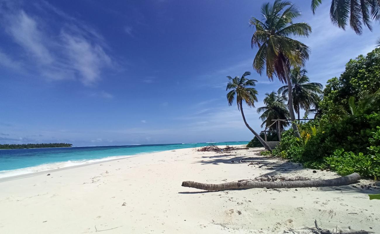 Photo of Faruhulhudhoo Beach with white sand surface