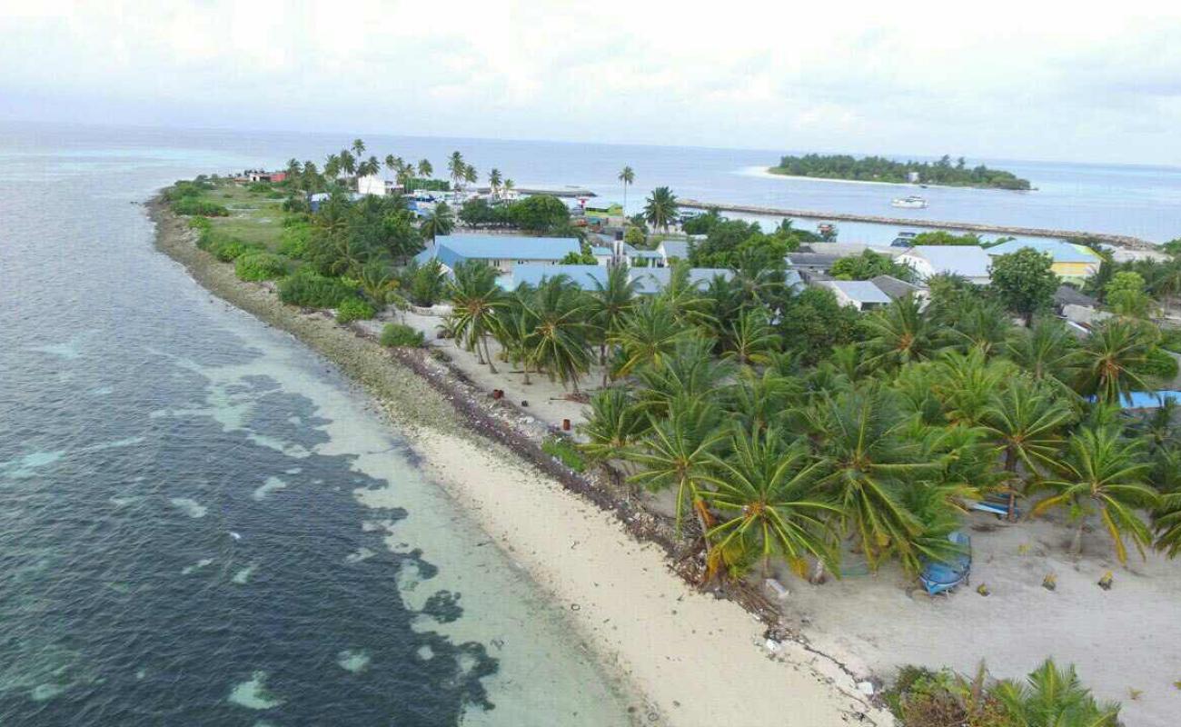 Photo of Maamedhoo Beach and the settlement