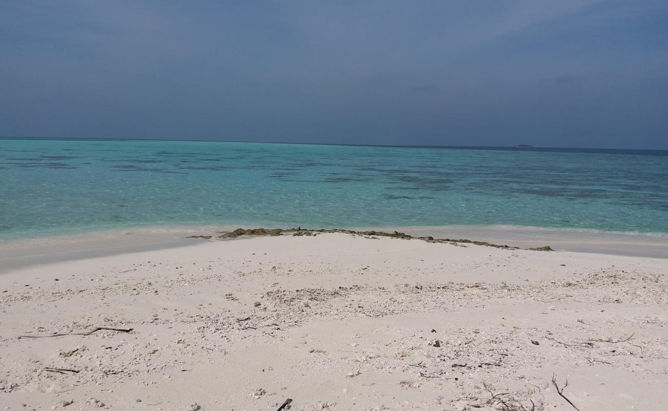 Photo of Dhiguvarufinolhu Beach with bright sand & rocks surface