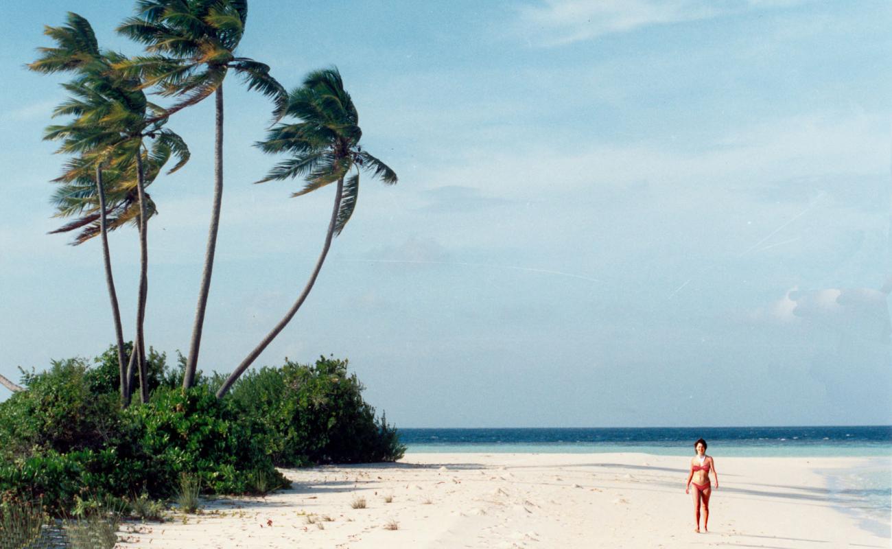 Photo of Rakeedhoo Beach with bright sand surface