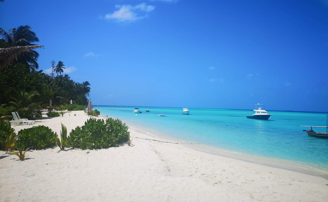 Photo of Fulidhoo Beach with white fine sand surface