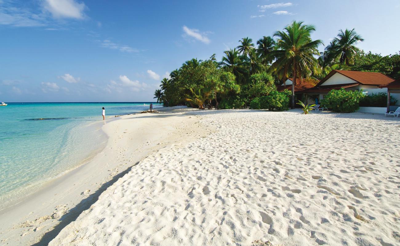 Photo of Diamonds Athuruga with white sand surface