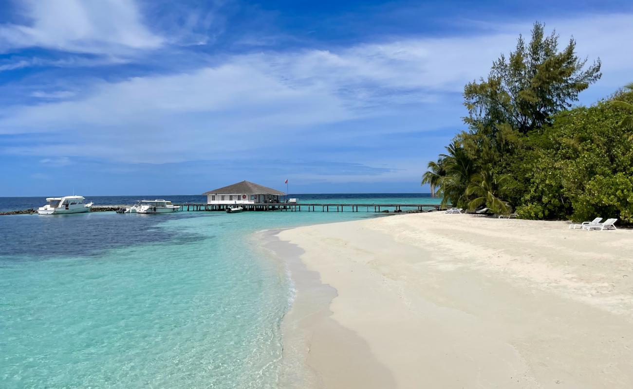 Photo of Eriyadu Island Resort with white sand surface