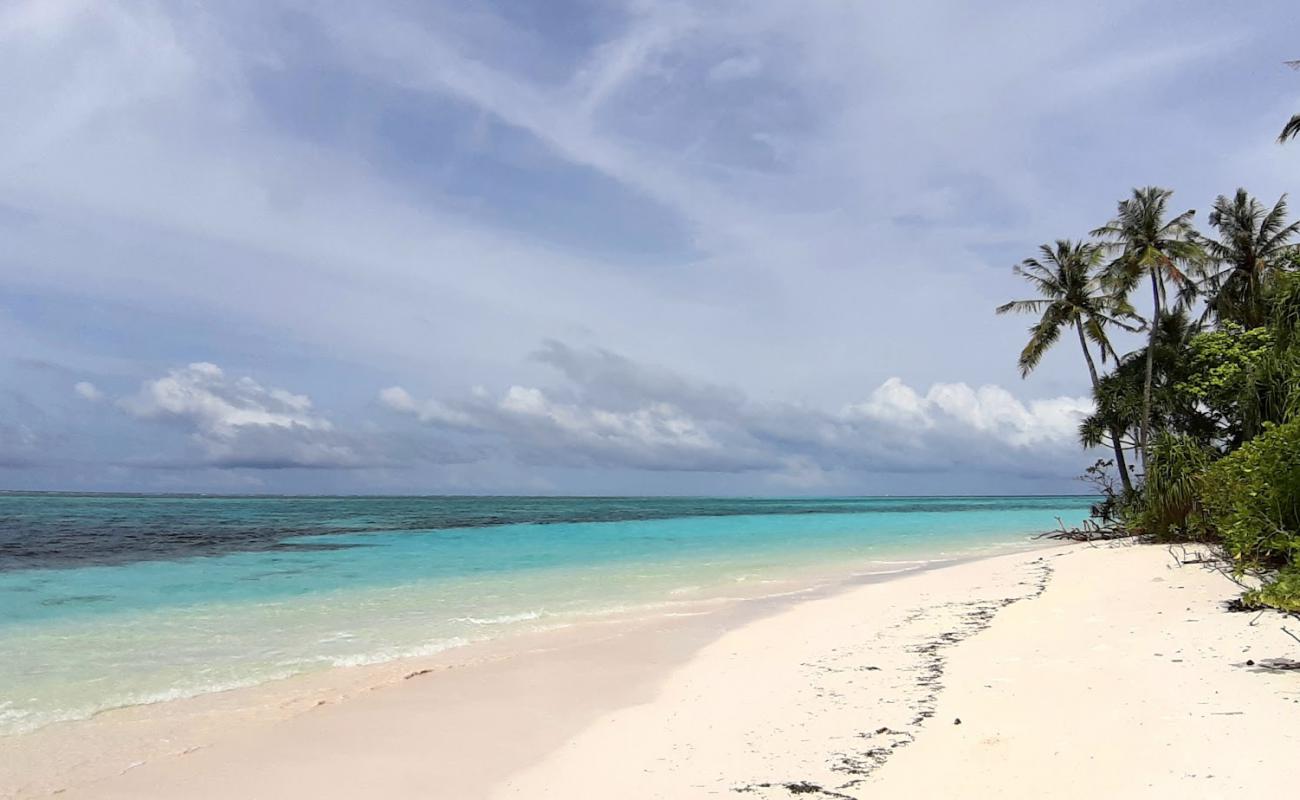 Photo of Fehendhoo Beach with bright sand surface