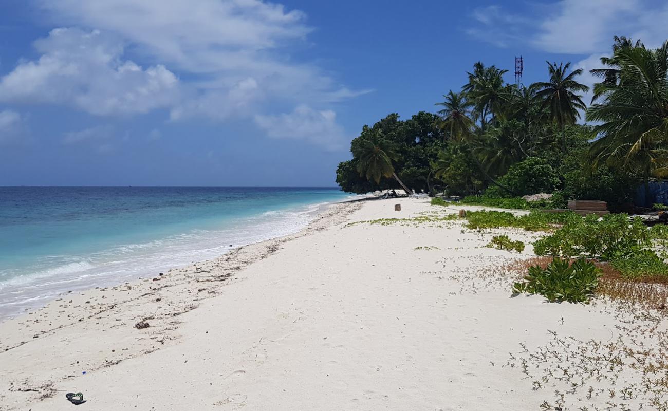 Photo of Dharavandhoo Beach II with white sand surface