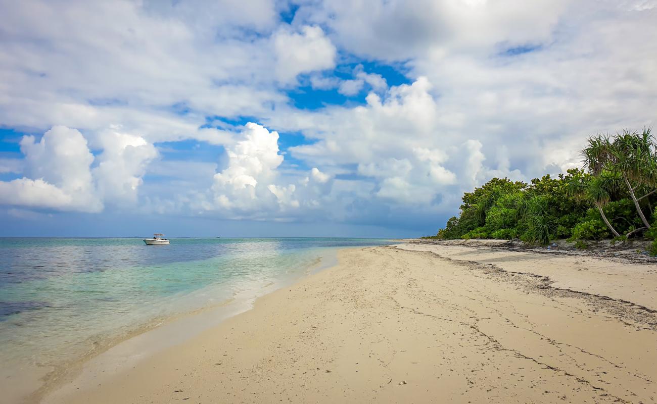 Photo of Lhossalafushi Island Beach with bright sand surface