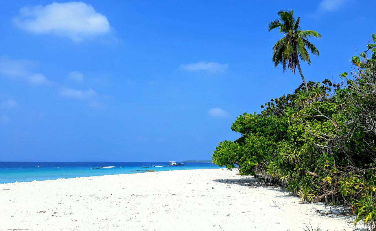 Photo of Meynaamagu Beach with bright sand surface