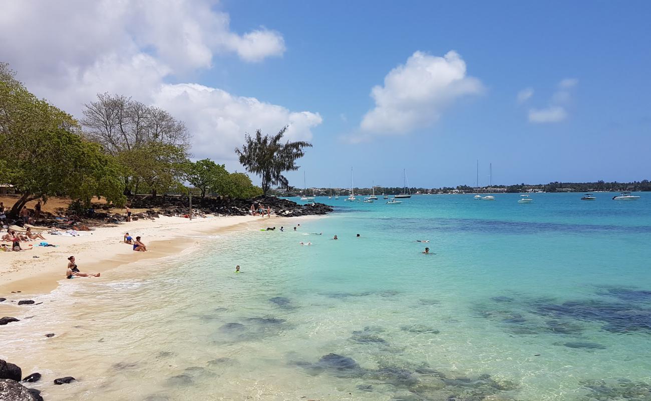 Photo of La Cuvette Beach with bright sand surface