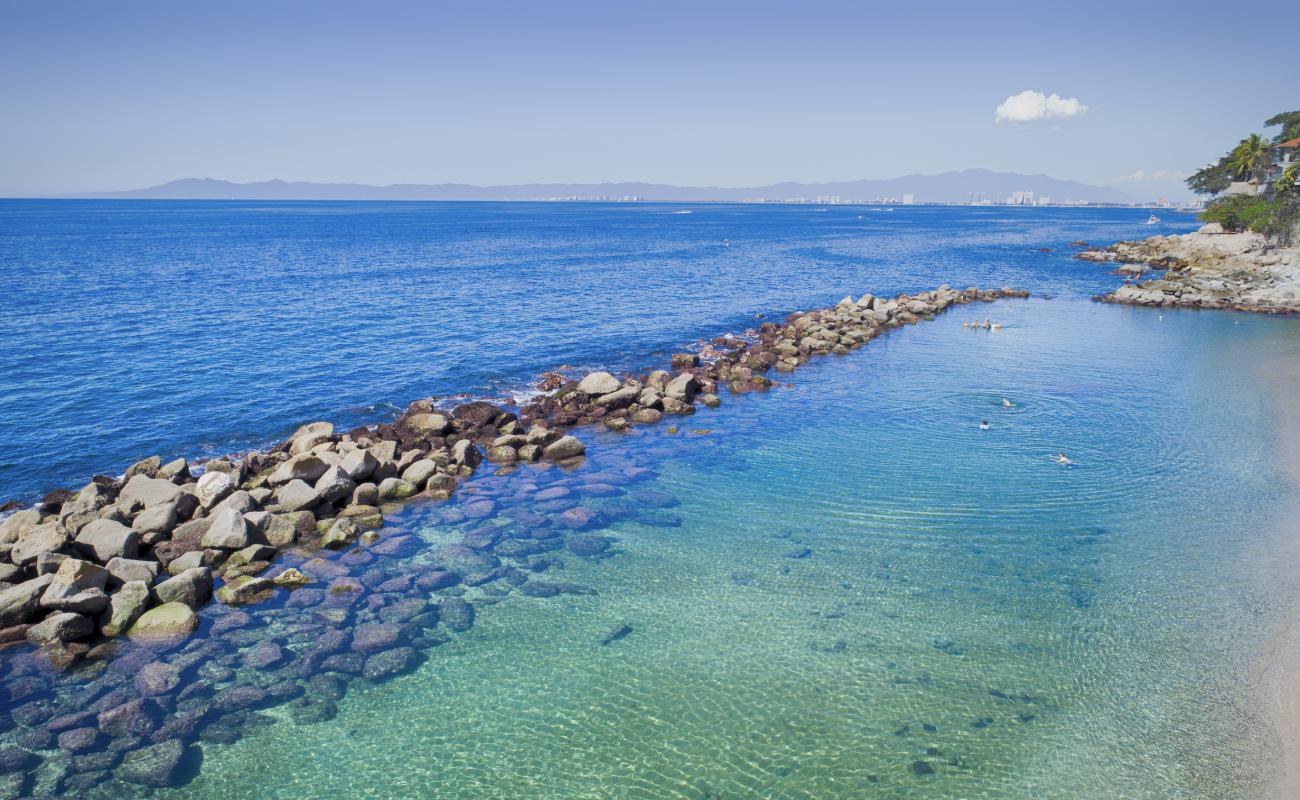 Photo of Costa Sur II beach with brown sand &  rocks surface