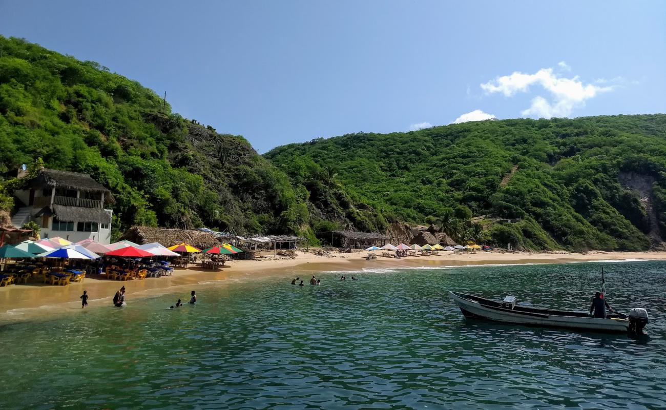 Photo of Tehuamixtle beach with bright sand surface